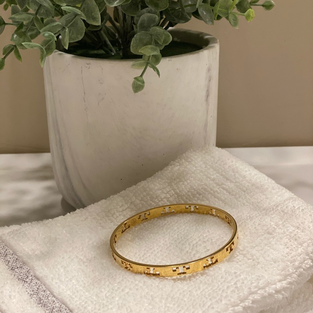Tory Burch • T pierced bangle